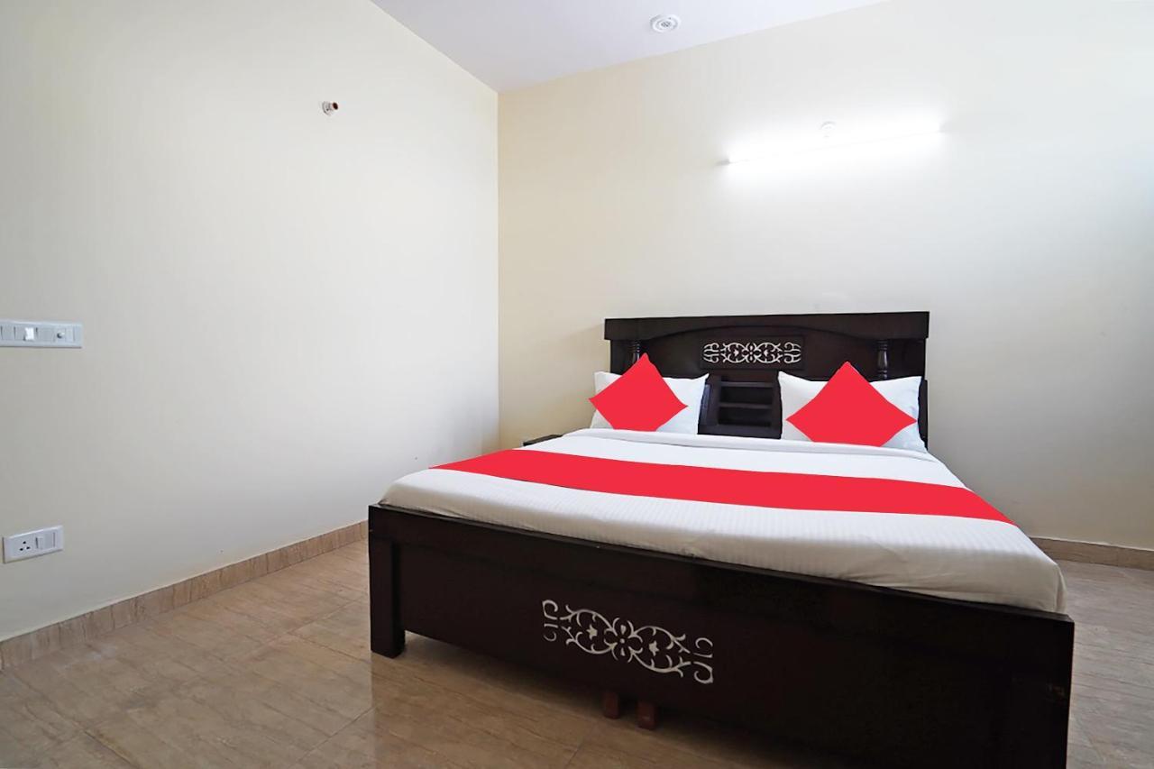 Oyo 46744 Hotel Yash New Delhi Exterior photo